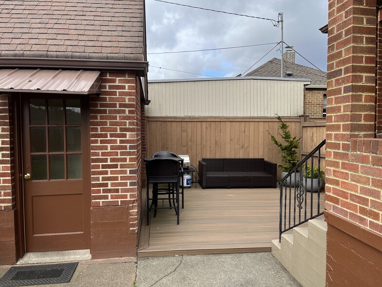 Deck/Sitting Area/ BBQ - 1416 Main St
