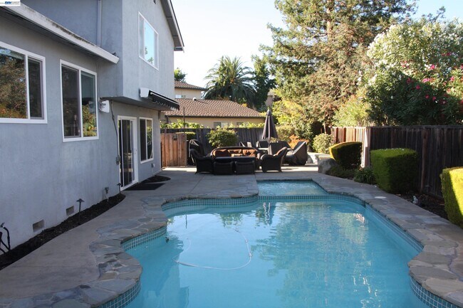 Building Photo - 3253 Pomace Ct