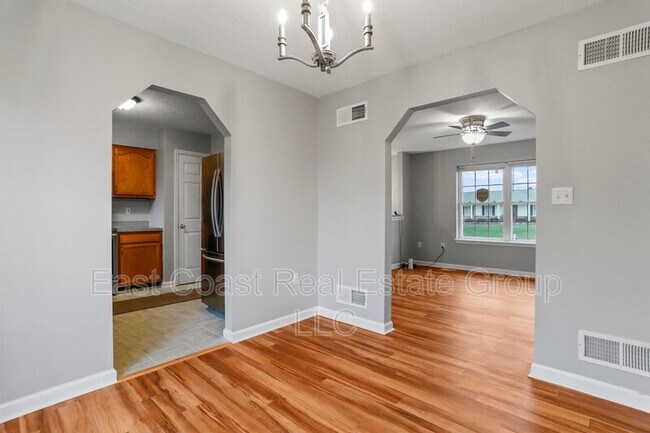 Building Photo - 339 Clifford Dr