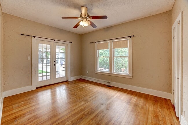 Building Photo - 2 Bed / 1.5 Bath in Midtown close to Utica...