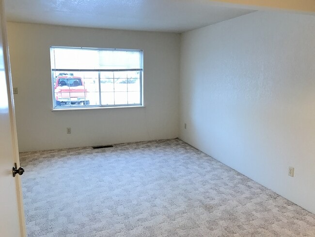 Building Photo - Pet Friendly! Two Bedroom Grant Creek Cond...
