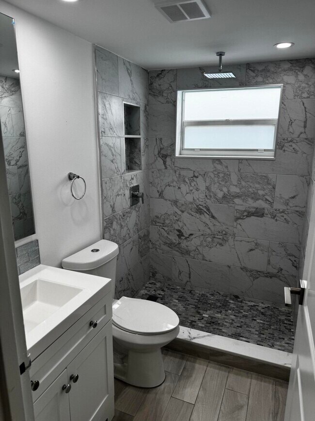 Building Photo - 153 Monaco Way