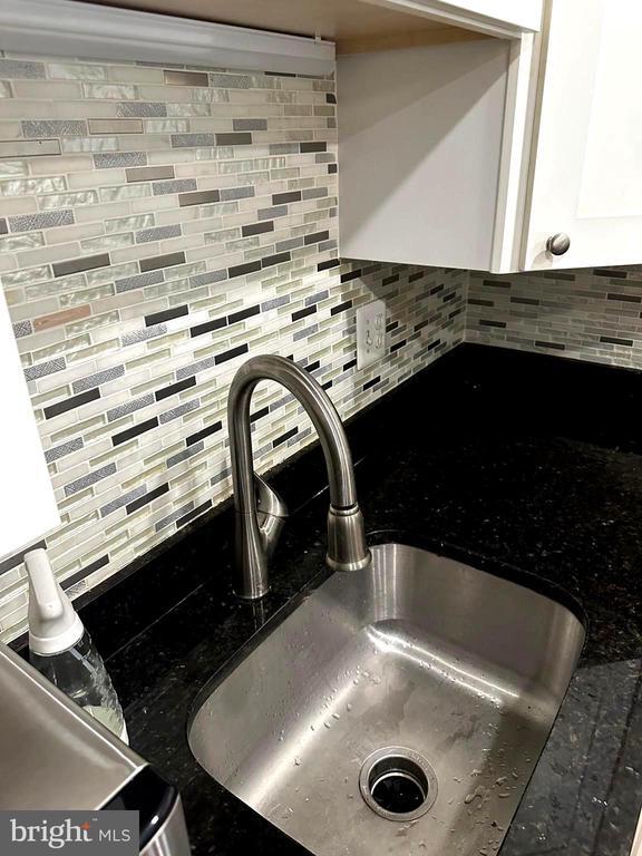 Building Photo - 6300 Bentham Ct