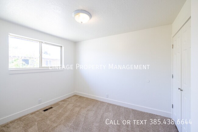 Building Photo - 1223 Emery-B