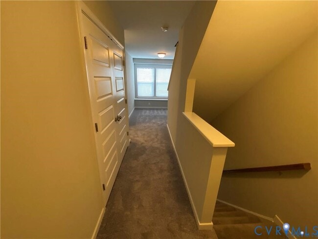 Building Photo - 8040 Rutland Village Dr