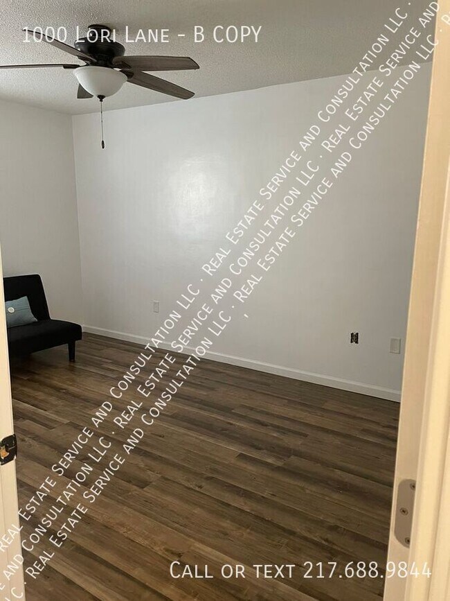 Building Photo - 1000 Lori Ln