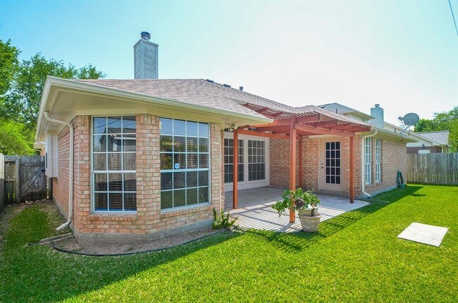 Building Photo - 6327 Drake Elm Dr