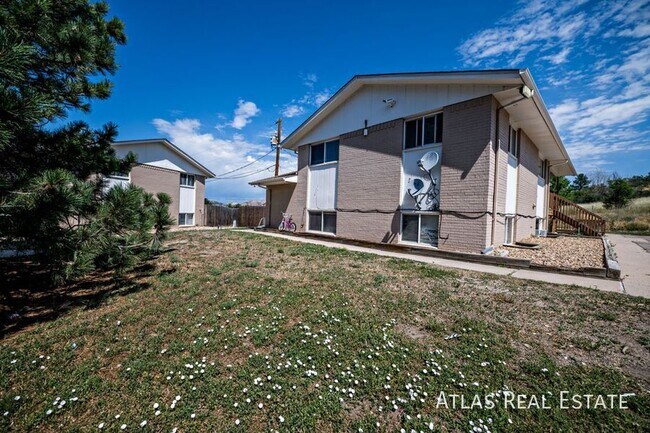 Building Photo - 950 Bishop Ct