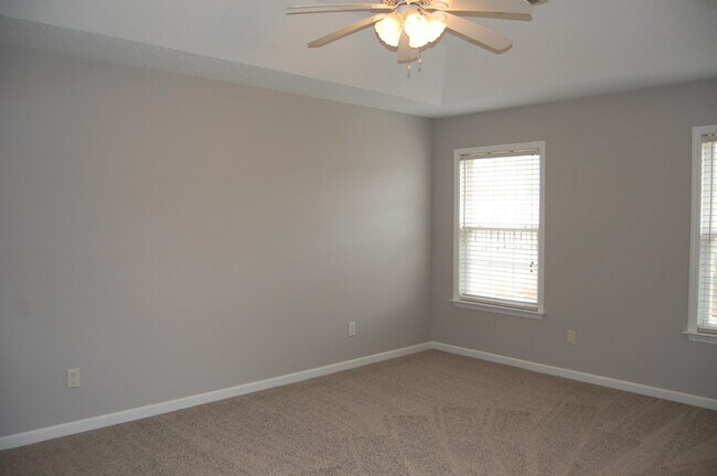 Building Photo - 31 Flower Break Rd