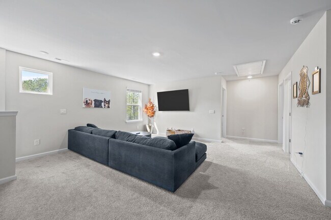 Building Photo - 322 Royal Eagle Ct