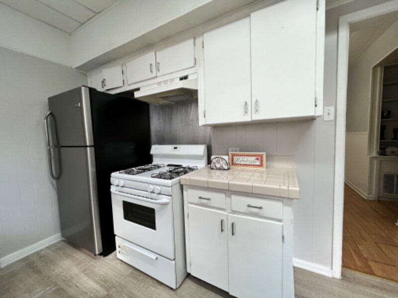 Building Photo - 1603 W Rosewood Ave