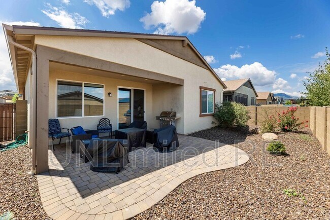 Building Photo - 1380 Warbler Wy