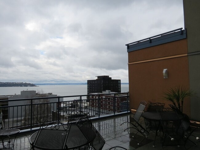 Building Photo - Incredible 1bed/1bath Condo Ideally Located in Belltown!