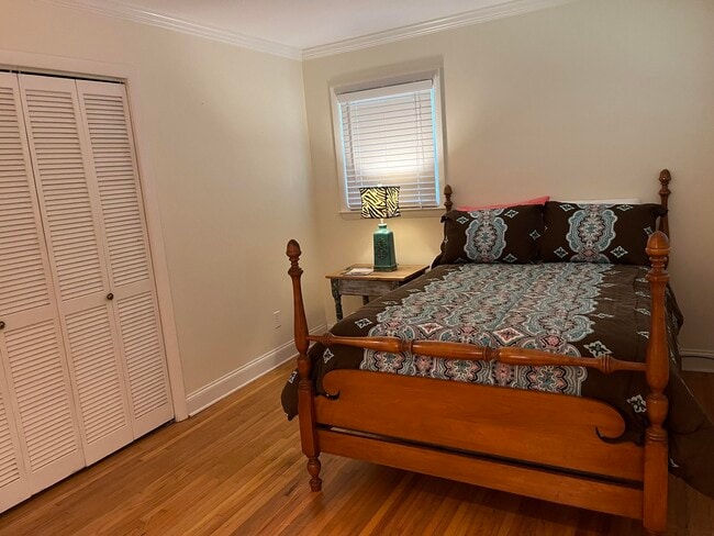 Building Photo - 461 E Boundary Ave SE