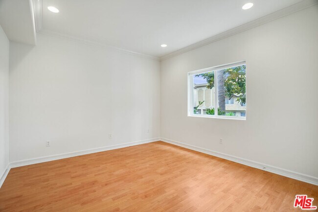 Building Photo - 2335 S Bentley Ave