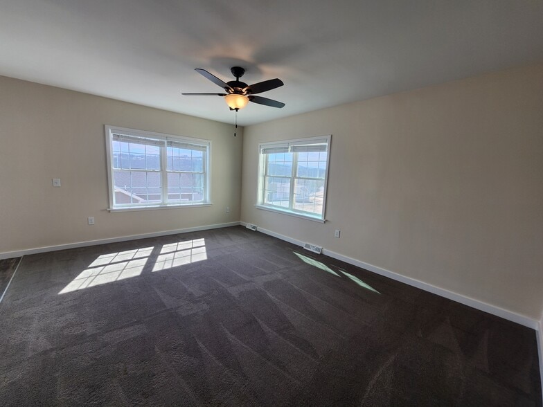 Building Photo - 73 Ivan Dr