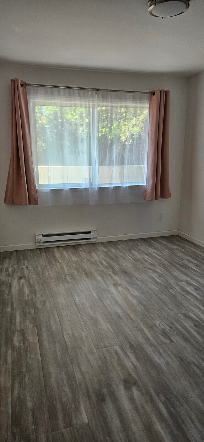Building Photo - 7110 Rainbow Dr