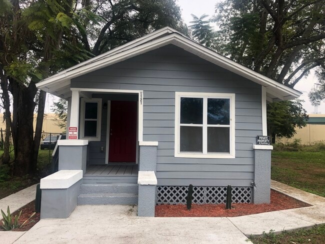 Building Photo - 1121 Avondale Ave