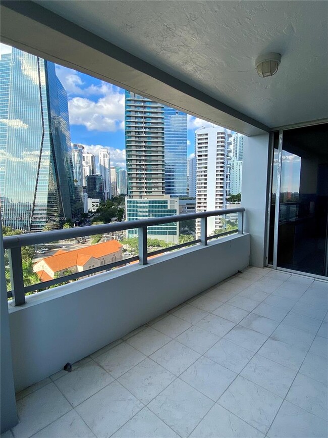 Building Photo - 1541 Brickell Ave