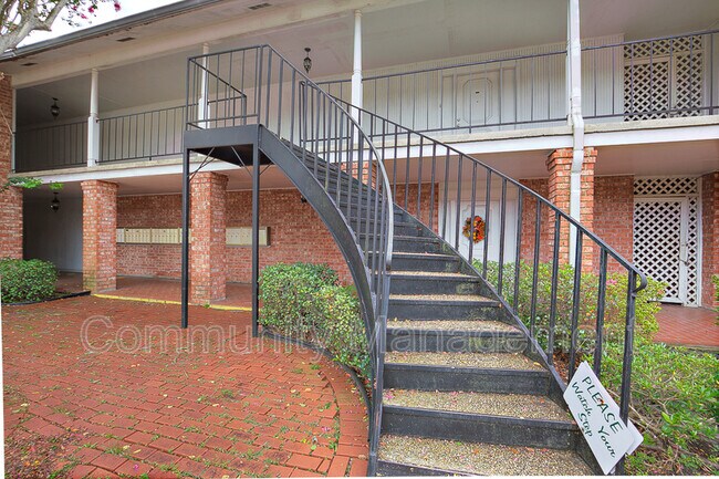 Building Photo - 7950 Jefferson Hwy