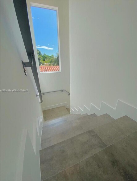 Building Photo - 3653 SW 25th St