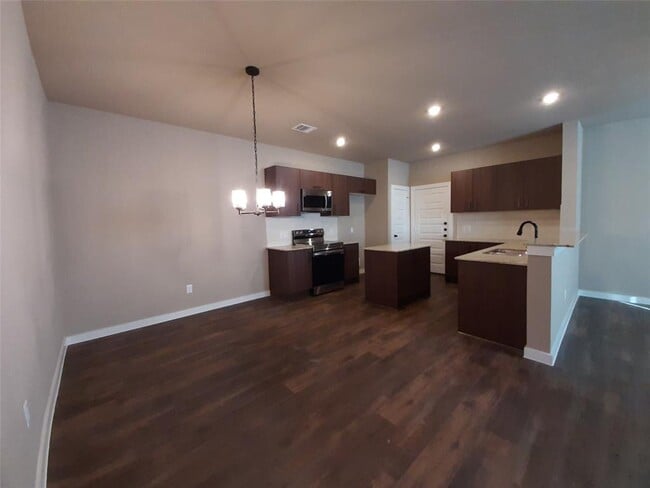 Building Photo - 9815 Grosbeak Ln
