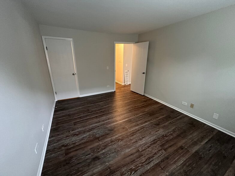 Building Photo - 1543 Raymond Dr