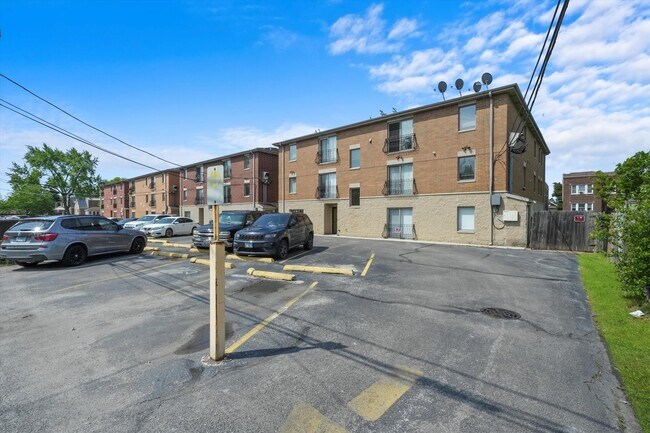 Building Photo - 3423 Ridgeland Ave