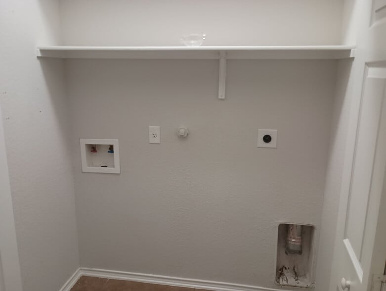 Building Photo - Room in House on Katherine Way