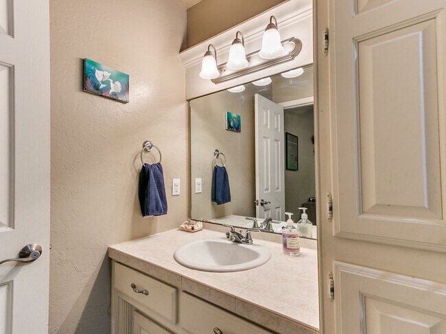 Building Photo - Large 4-Bedroom Home in Edmond Schools