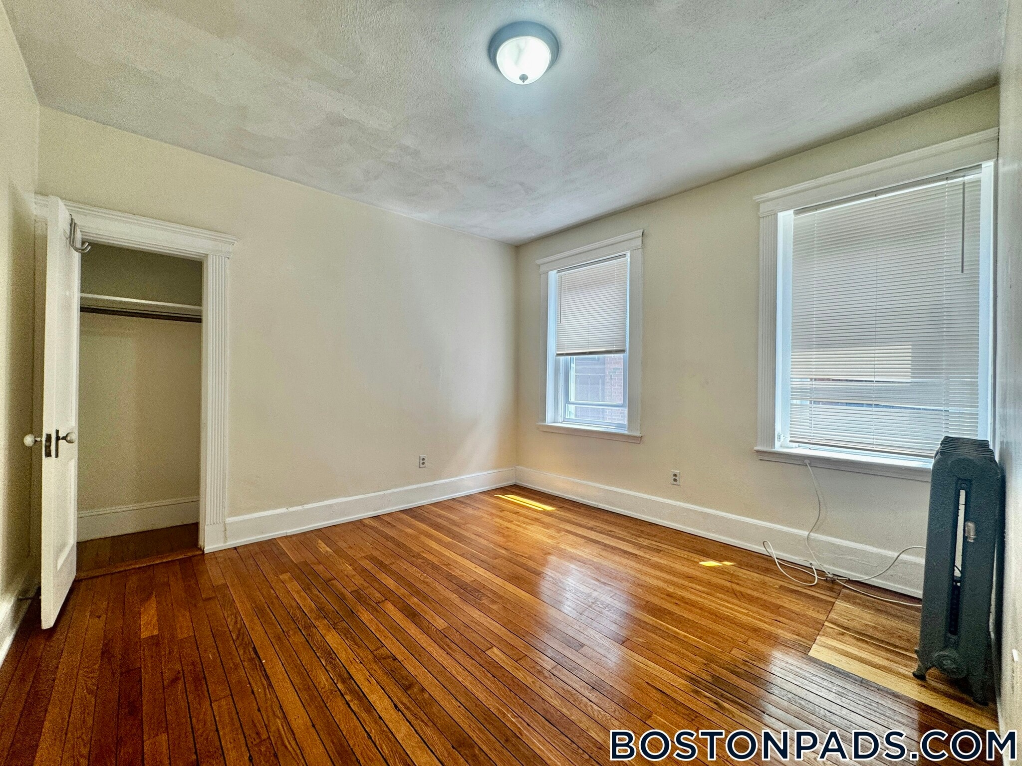 Building Photo - 463 Park Dr