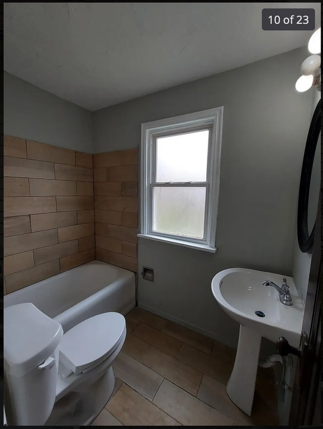 Building Photo - Newly Renovated Single Family Home in Exce...