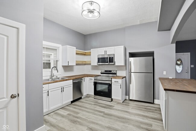 Building Photo - 1035 Albany St