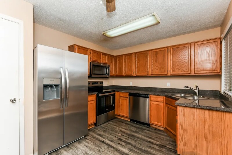 Building Photo - 3801 Waxwing Cir S