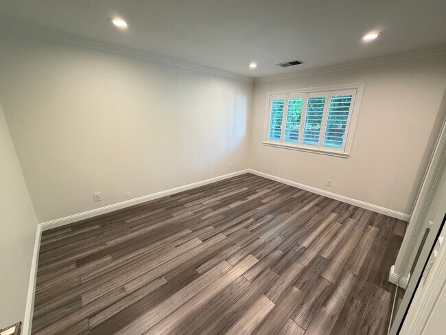 Building Photo - 1141 San Ramon Valley Blvd
