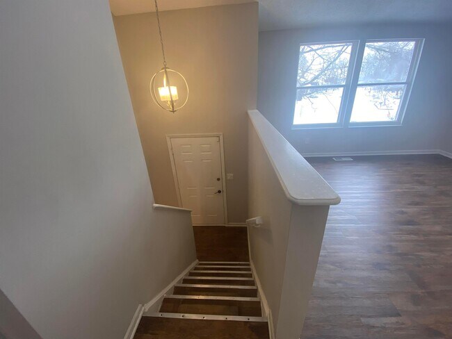 Building Photo - 5970 Almina Dr