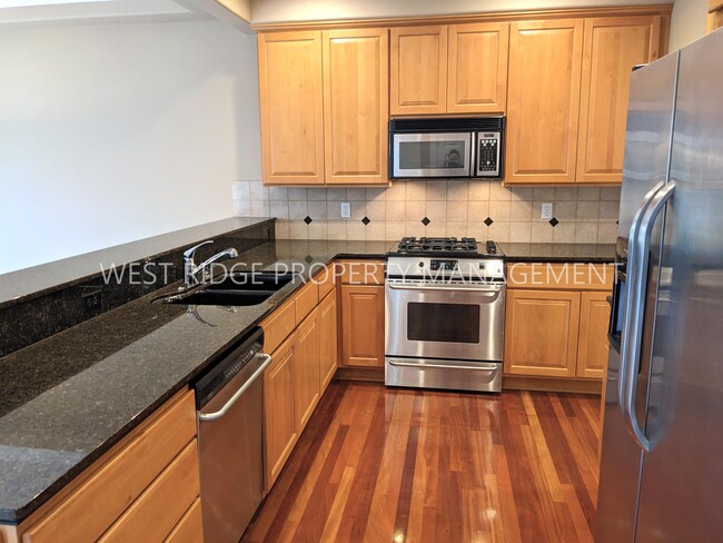 Building Photo - 14752 Davis Ln