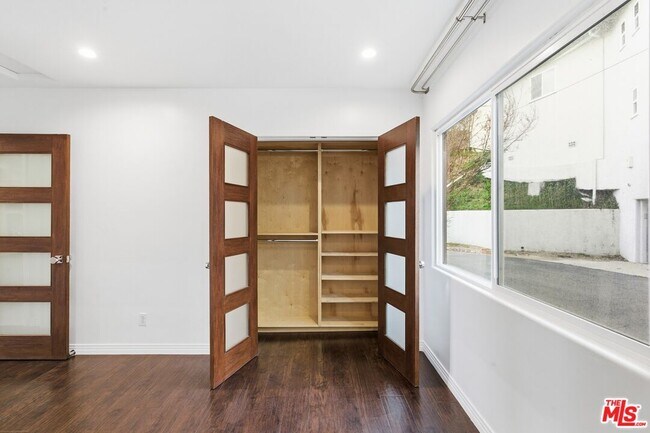 Building Photo - 3476 Troy Dr