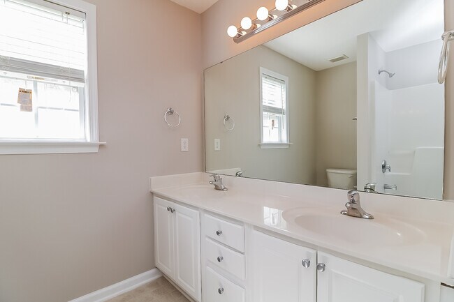 Building Photo - 128 Ashlyn Ridge Dr