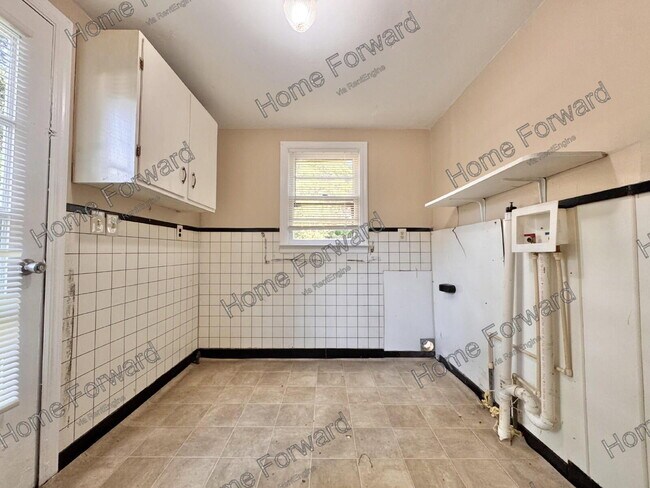 Building Photo - 348 Davis Ct