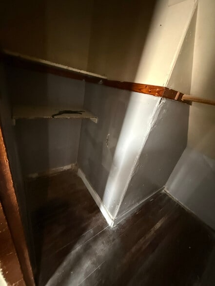 Building Photo - 27 Irving St