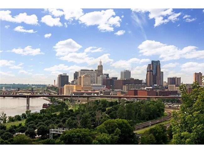 Building Photo - 66 9th St E