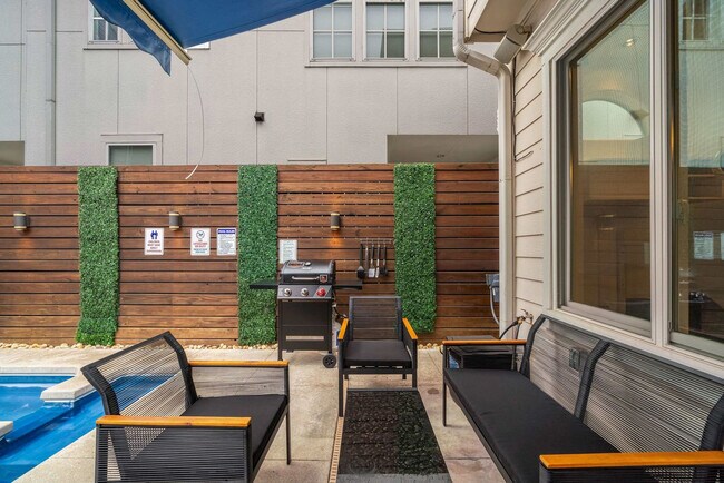 Building Photo - 1204 E 29th St