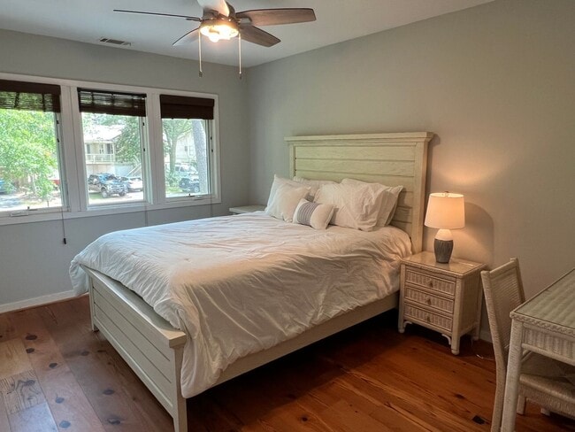 Building Photo - Beautiful Furnished Marsh Front Home - 6 mo Lease Term