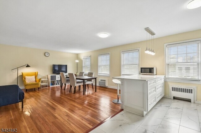 Building Photo - 176 Millburn Ave