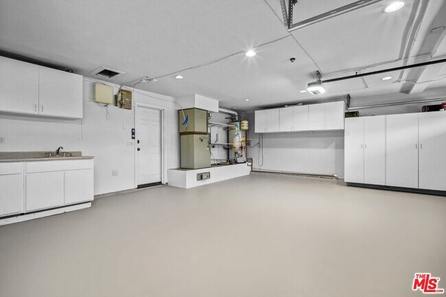 Building Photo - 1515 Outlook Cir