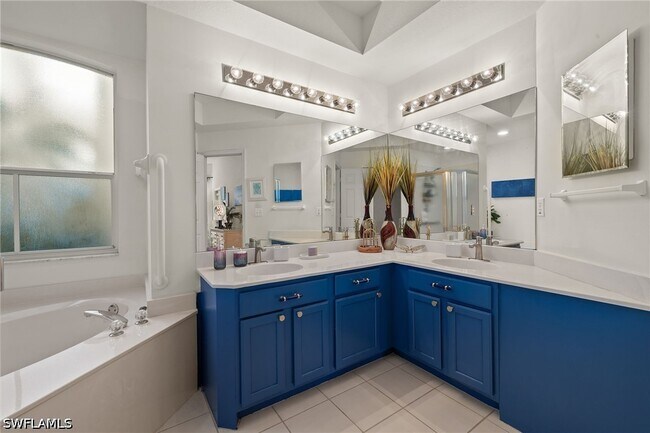 Building Photo - 9050 Las Maderas Dr