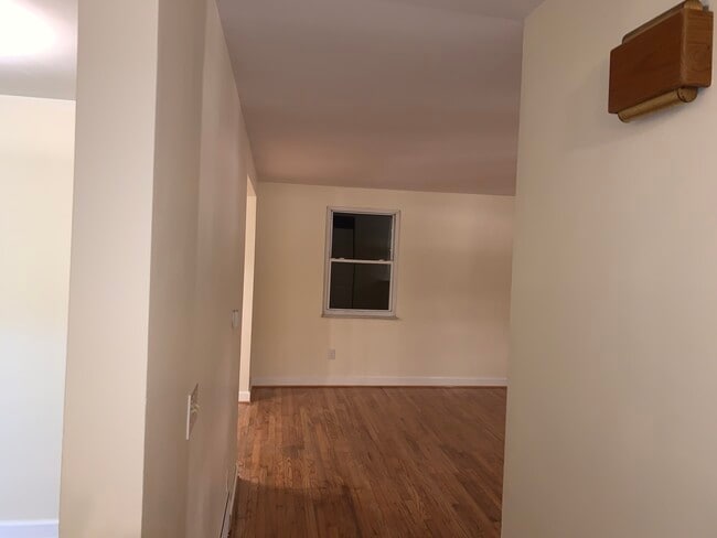 Building Photo - 4268 Sample Ct