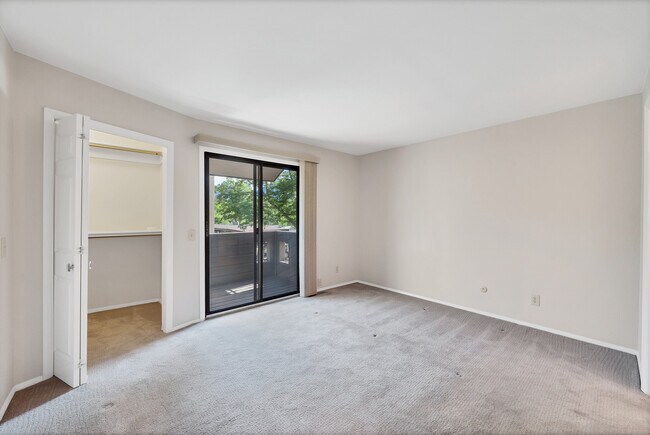 Building Photo - 2960 Shady Holw W