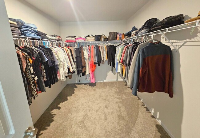 Building Photo - 698 Oak Br Pl